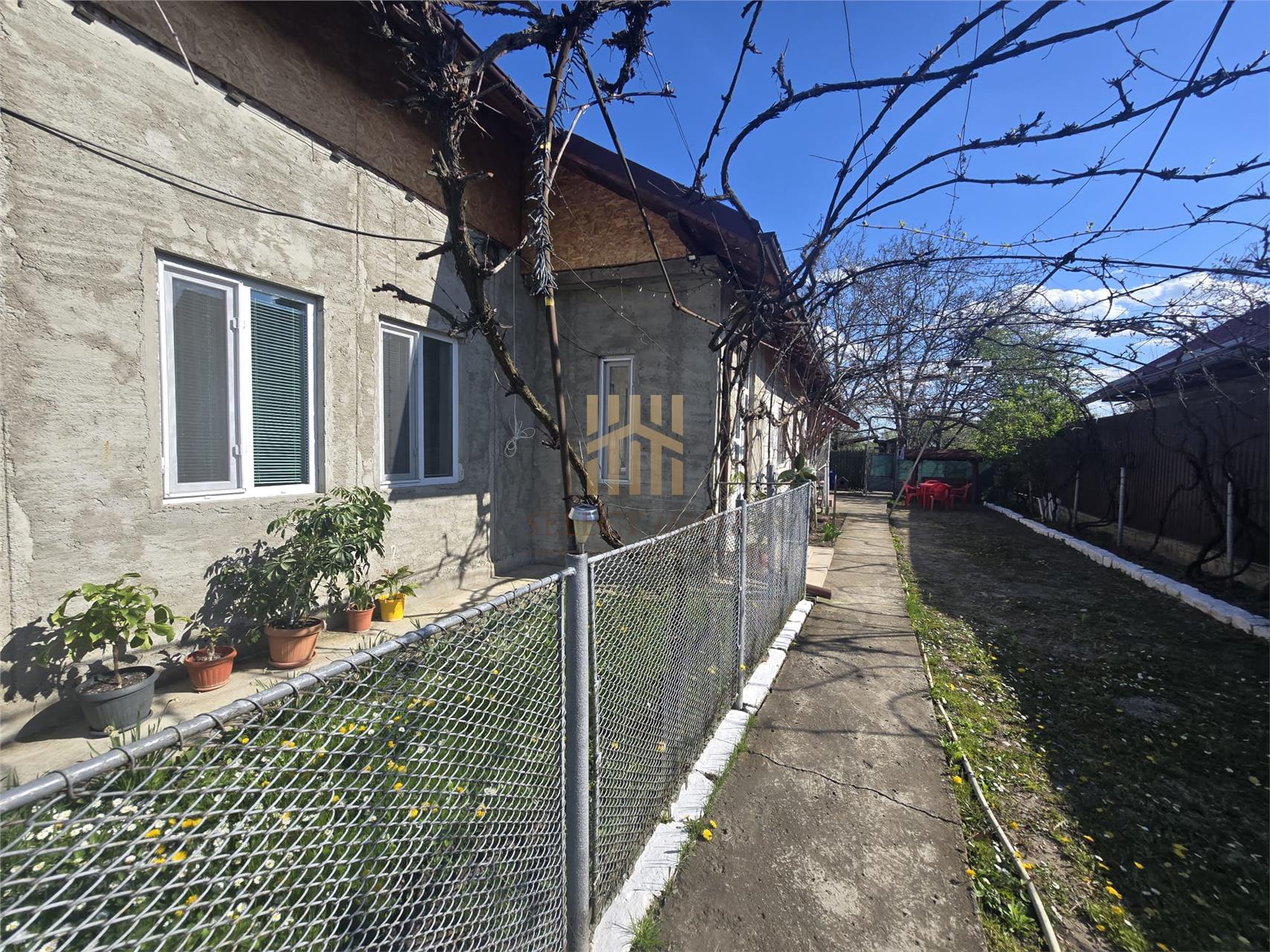 Casa cu livada de vanzare