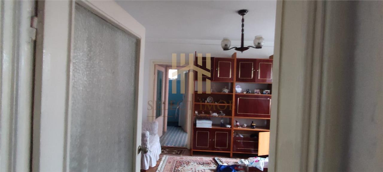 Apartament 3 camere , etaj 2